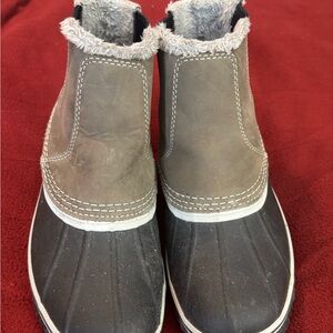 Eddie Bauer Black and Gray Boots with White Stitching